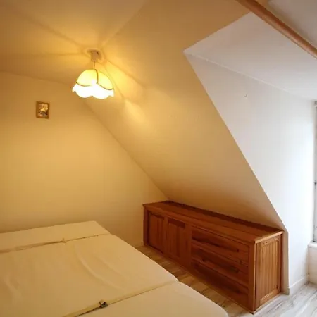 Classé 4 Personnes Face Aux Thermes, Avec Coin Nuit *