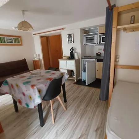 Classe 4 Personnes Face Aux Thermes, Avec Coin Nuit Appartement