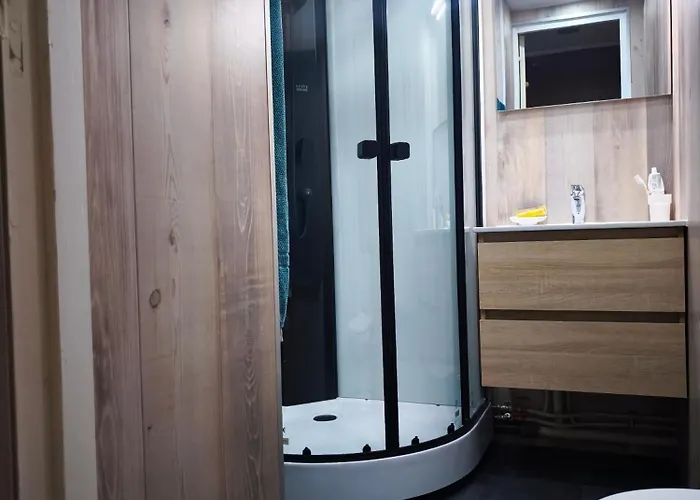 Classe 4 Personnes Face Aux Thermes, Avec Coin Nuit